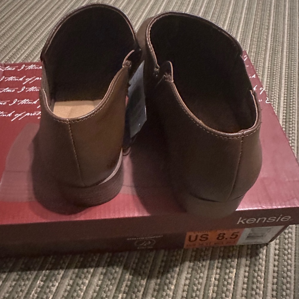 Kenzie‎ Brown Ankle Boots. Size 8.5. New with tag and box. - Picture 5 of 5